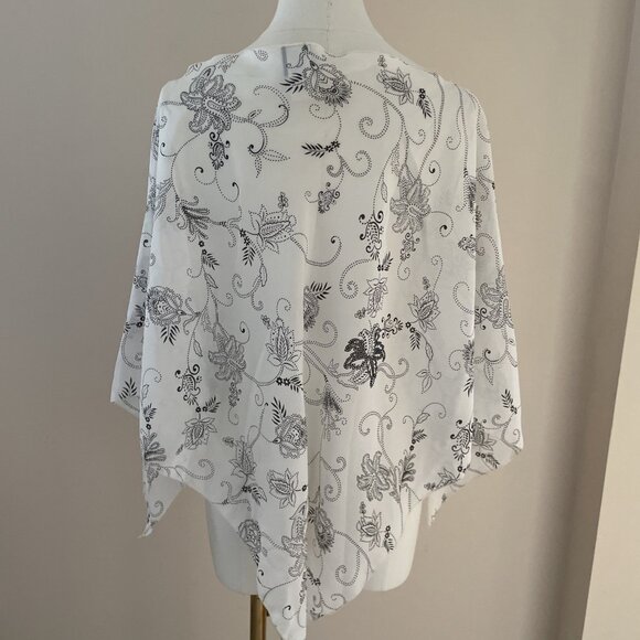 6 Degrees Sheer Kimono Poncho One Size Black Floral Lightweight Boho Made in USA - Picture 6 of 9